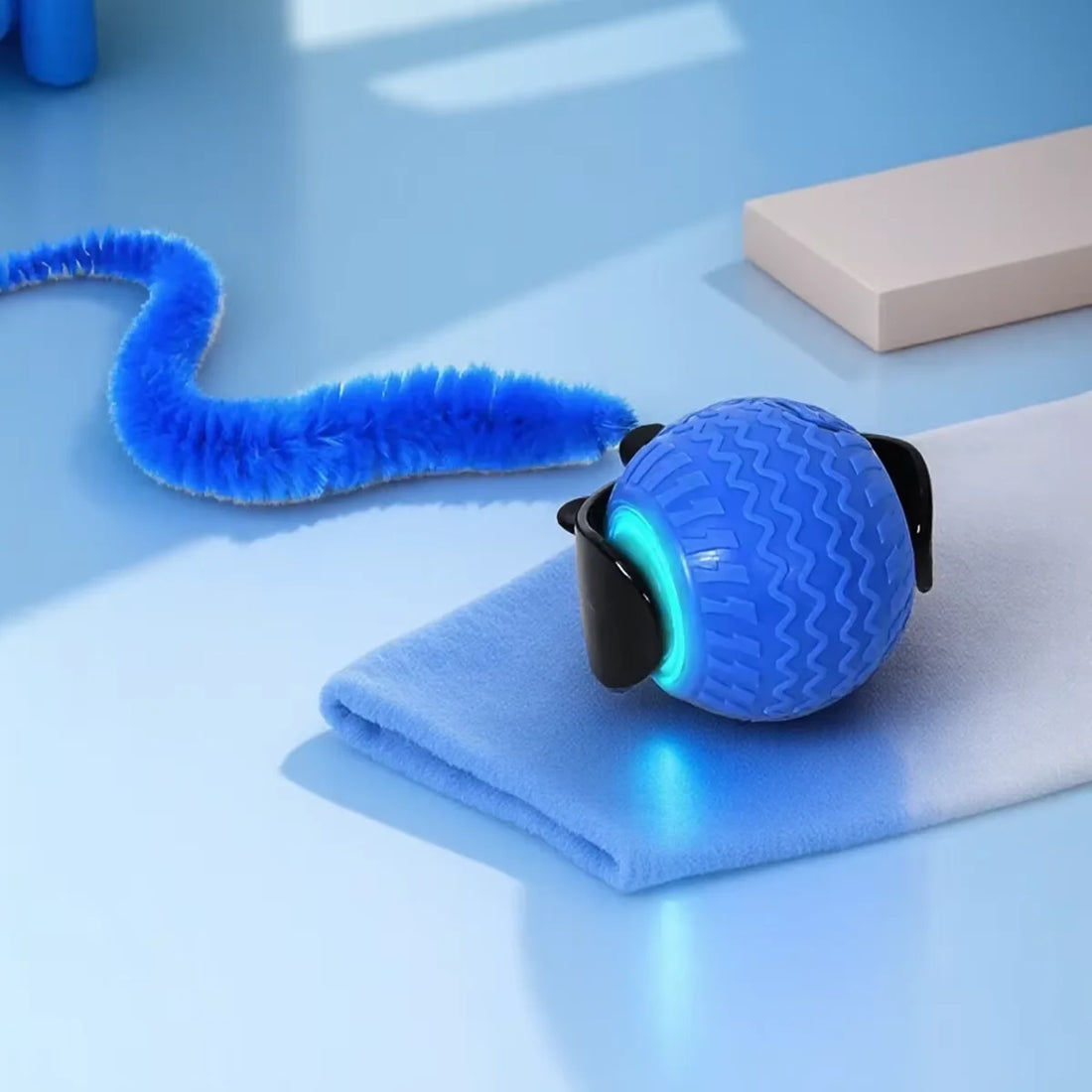 The Ball That Teases Back — Automatic Rolling Cat Ball
