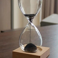 Magnetic Hourglass — detail view